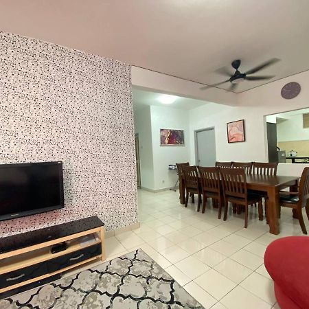 Homestay Juta Mines Seri Kembangan Balakong Serdang Lama Εξωτερικό φωτογραφία