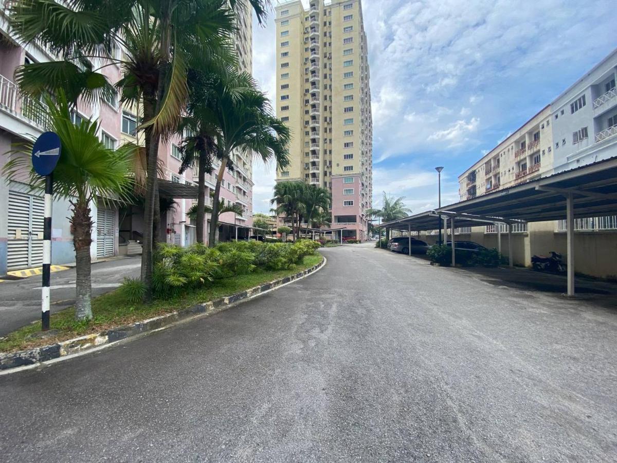 Homestay Juta Mines Seri Kembangan Balakong Serdang Lama Εξωτερικό φωτογραφία