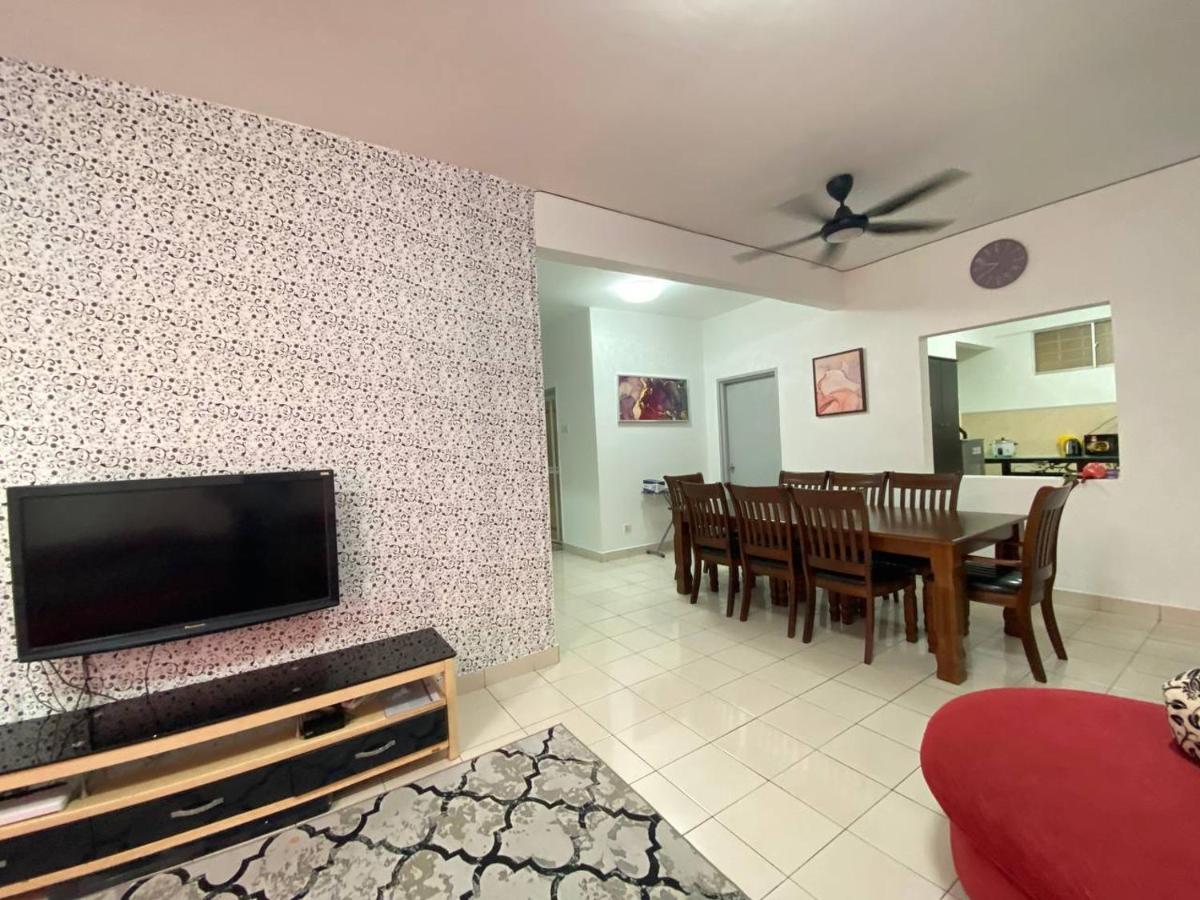 Homestay Juta Mines Seri Kembangan Balakong Serdang Lama Εξωτερικό φωτογραφία